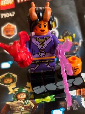 LEGO Tiefling Sorcerer, Dungeons & Dragons with Stand, Accessories & Pamphlet